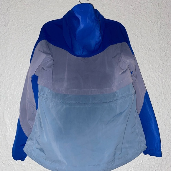 womens lululemon size 6 pull over comes with two zipper pockets & waist cinch - Picture 7 of 15